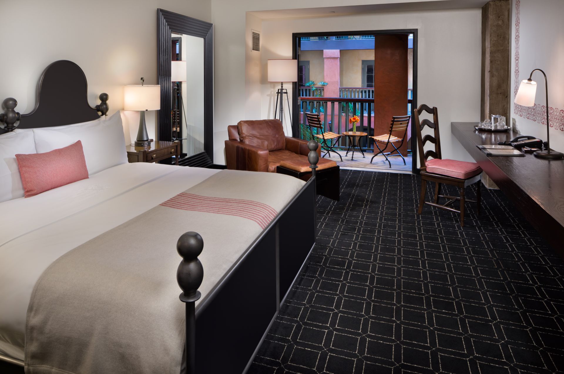 Boutique Luxury Guest Rooms In Downtown San Antonio Courtyard Balcony King Plan
