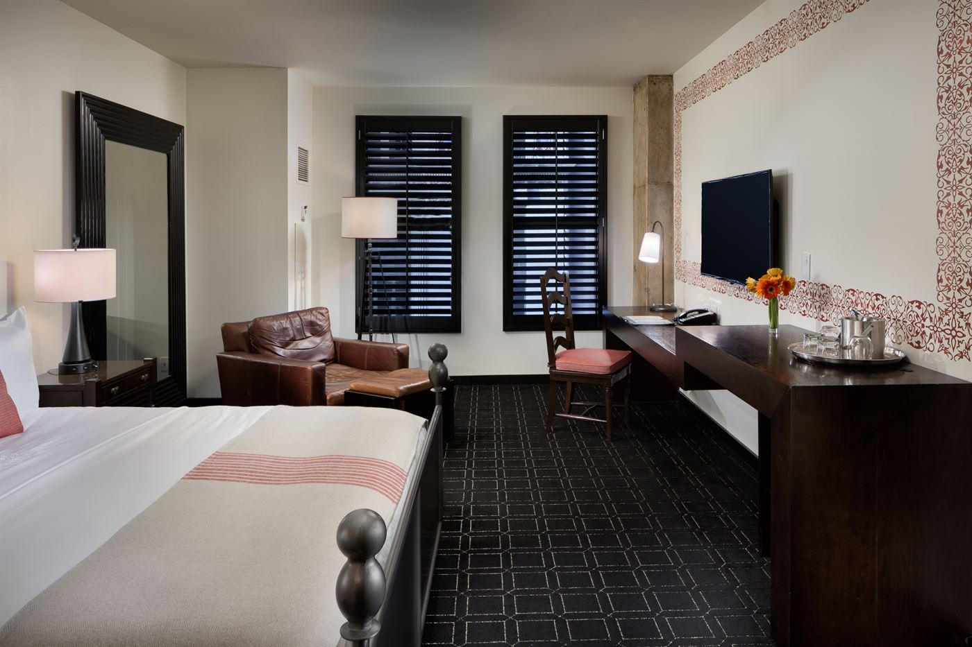 The Hotel Valencia Riverwalk Business Travel King guestroom at Hotel Valencia Riverwalk