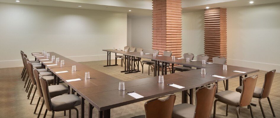 U-shaped style seating set up in meeting room