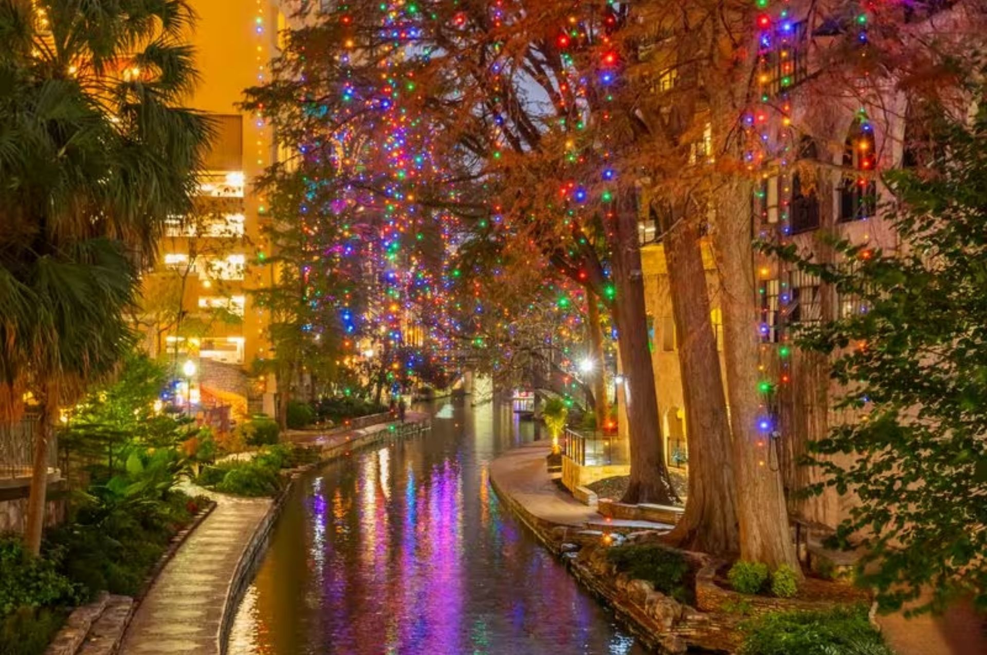 Holiday Light Parade Dinner at Hotel Valencia Riverwalk